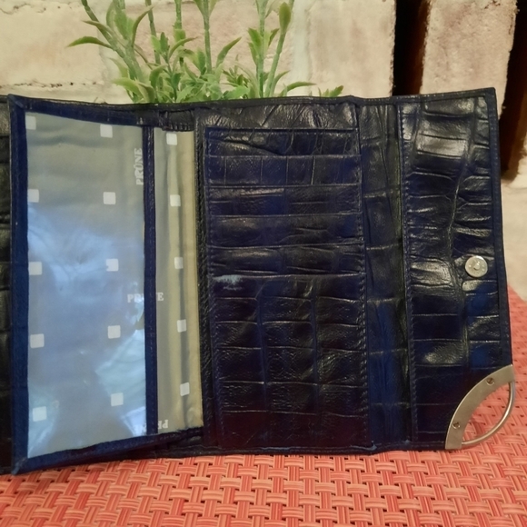 Prune Black Leather Tri-fold Wallet Argentinian Crocodile Leather - Picture 7 of 12